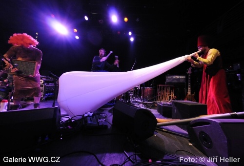 Ondřej Smeykal - Sváteční pop - nafukovací didgeridoo