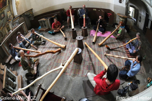 Ondřej Smeykal - Zdoňov 2010 - výuka hry na didgeridoo
